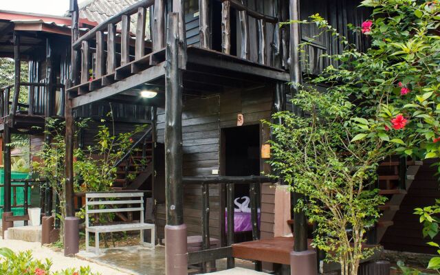 Leaf House Bungalow - Hostel вид на фасад