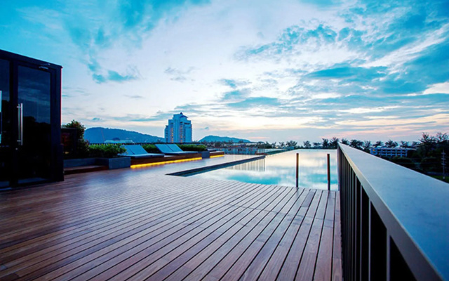 The Deck Patong