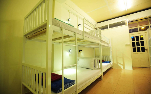 Phi Phi Bucket Hostel