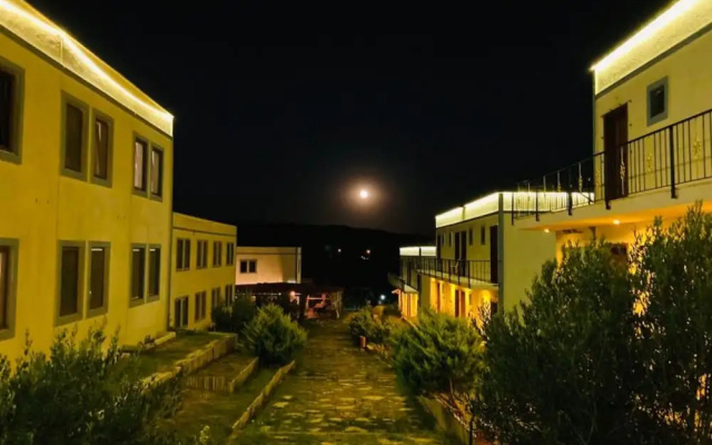Sukha Inn Otel & Beach