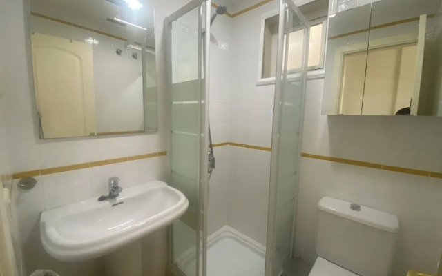 New Renovated Family Home Above Swimming Pool!