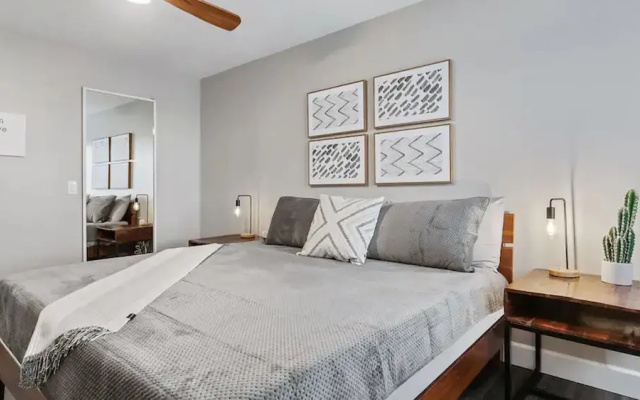 Beautiful Newly Remodeled 2-bdrm Biltmore Condo!