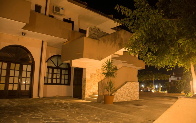Palm Tree Apartments