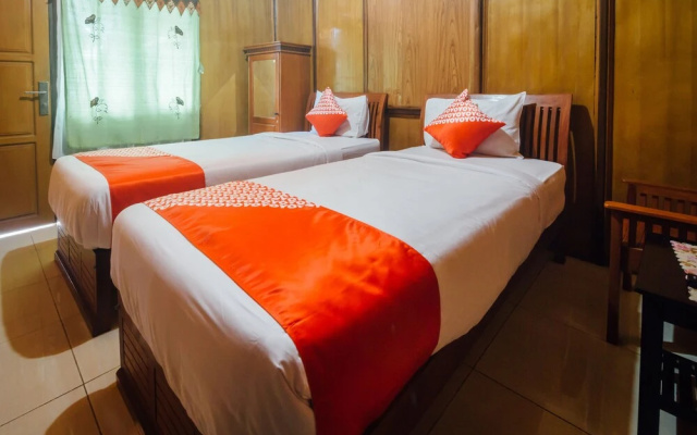Crecia Guest House by OYO Rooms
