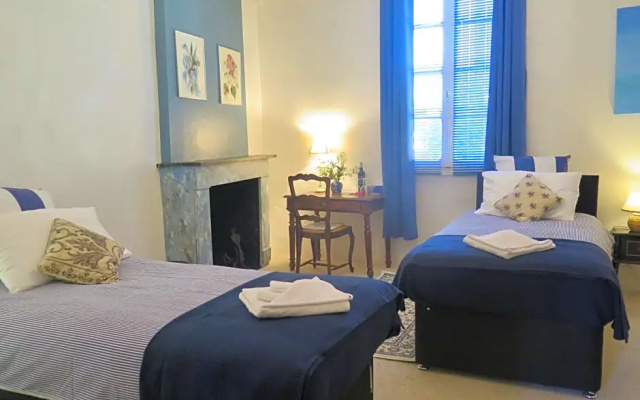 La Porte Bleue