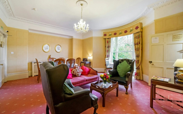 OYO Bailbrook Lodge, Bath