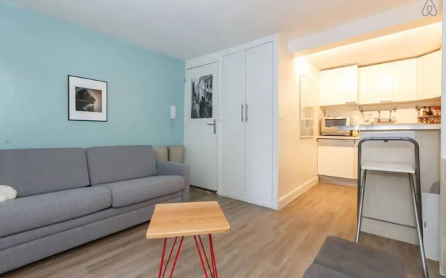 Bright Studio in Paris 18th