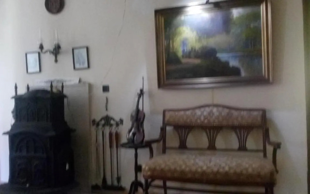 Retro - 19th Century Guest House