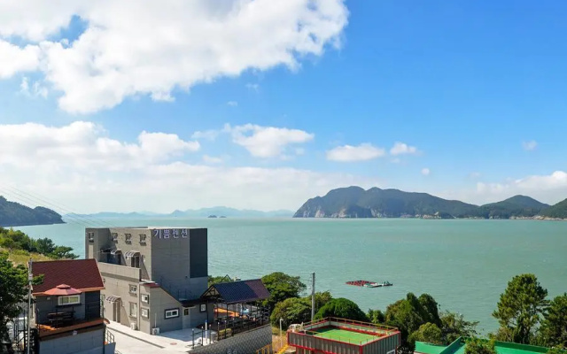 Yeosu Geumodo Gippumjoy Pension