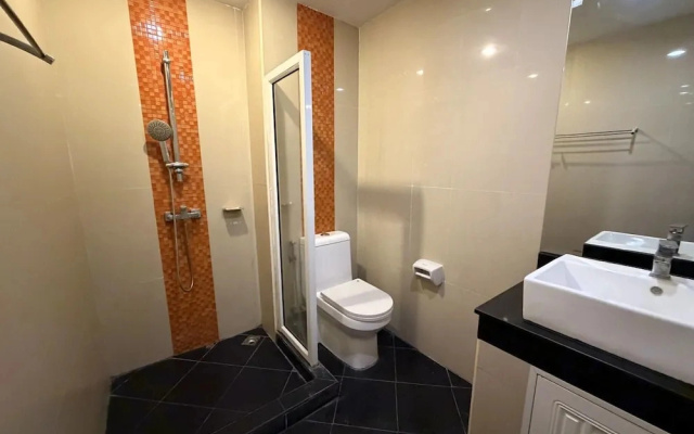 Modern Studio With Balcony & Pool - Pratumnak Hill