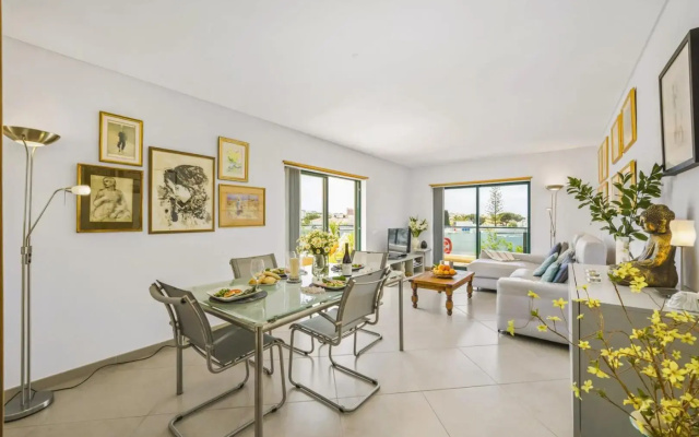 Exquisite Penthouse Apartment w Large Terrace Pool & Parking
