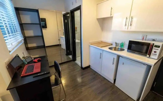 Cosy top Floor Studio Available Near the City!