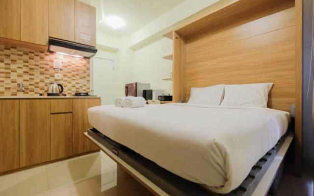 Modern Studio at Green Pramuka City Apartment