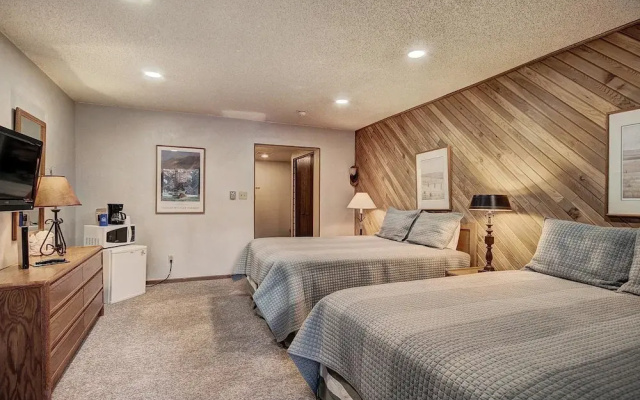 CM336 Copper Mtn Inn by RedAwning