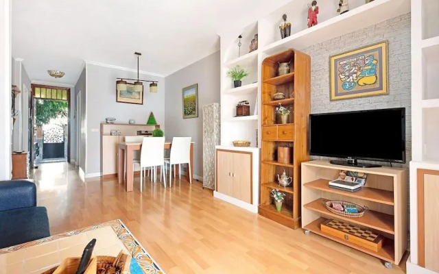 Lovely 2-bed House With Terrace and Pool, Chayofa