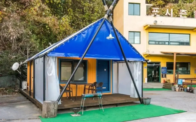 Four Seasons leisure town - Glamping