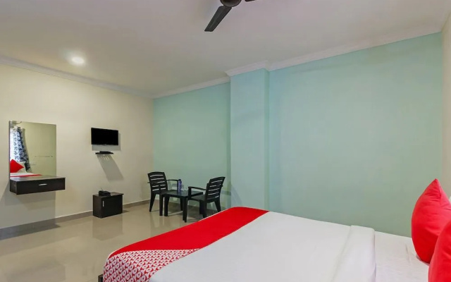 OYO 24993 Royal Inn Hotel