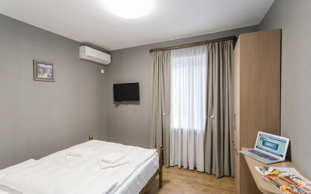 Falcon Apartments - 300 Aragveli