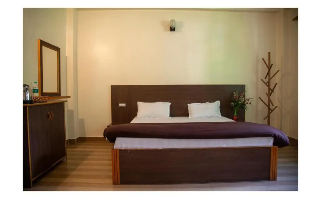 The Royal Orchard Kasol Riverside