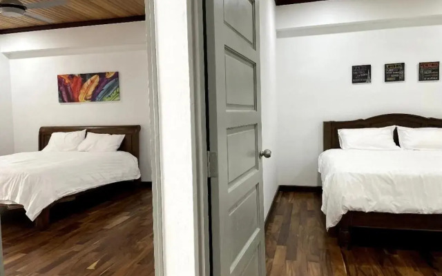 The Venus - Spacious Wooden TOP Floor Apartment