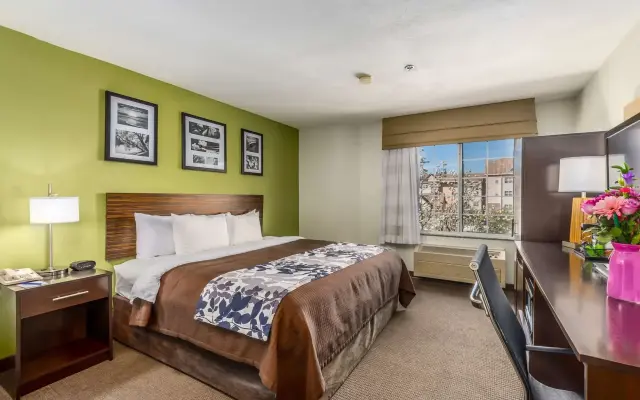 Отель Garner Albuquerque Airport by IHG