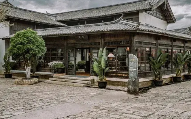 Lijiang Old Town Lanshe Hotel