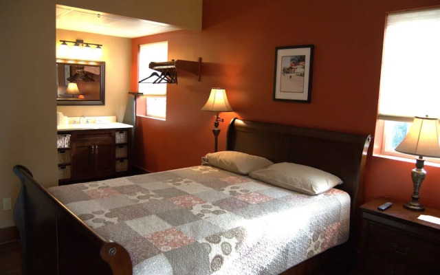 Put in Bay Victory Station Hotel