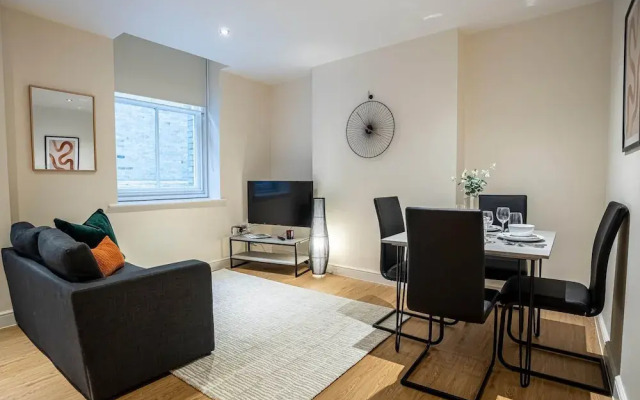 3BR Waterfront Apt - 10 min to City Center Ipswich