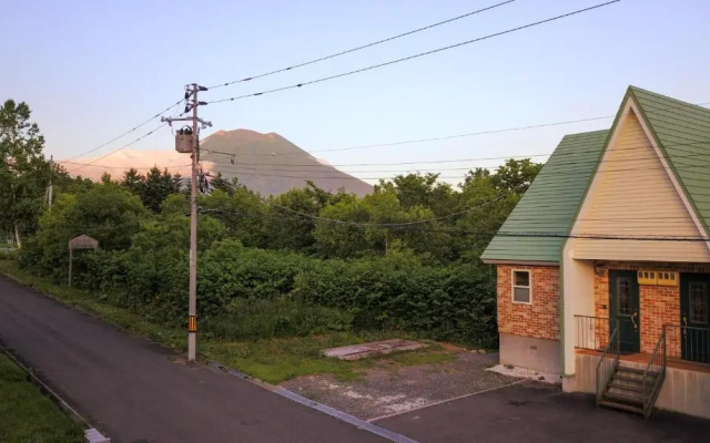 Yotei Townhouse - 2 bedrooms with covered BBQ deck