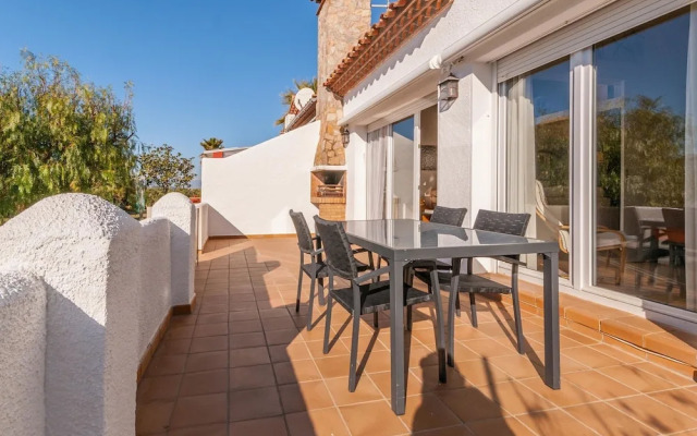 Modern Holiday Home in Vilamacolum With Swimming Pool