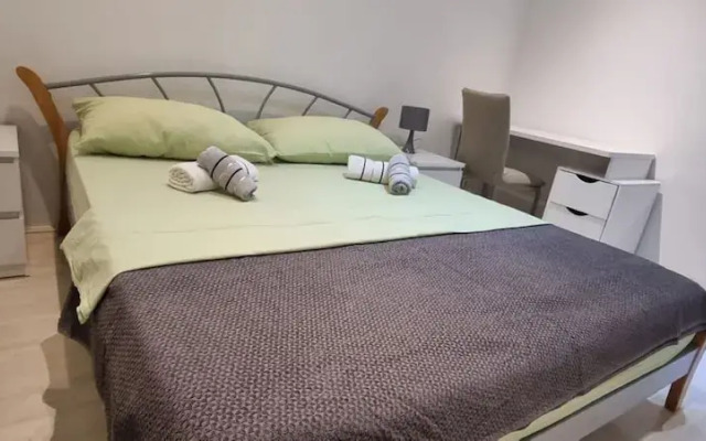 Spacious Apartment in Kastel Novi