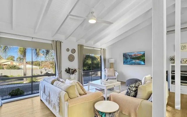 Pet-friendly Private Retreat With Large Backyard