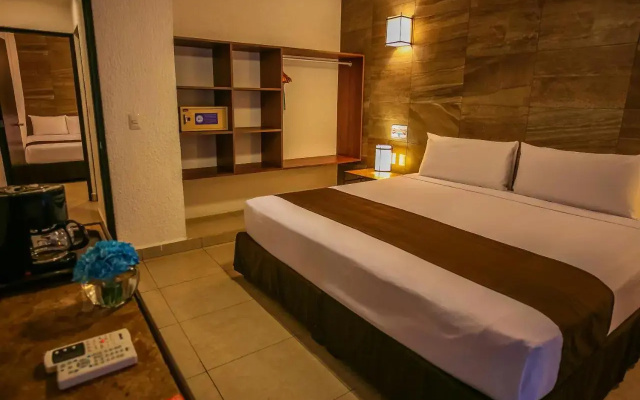 Moongate Hotel