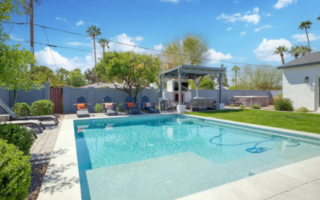 Hot Tub Pool Cabana Saguaro by Rovetravel