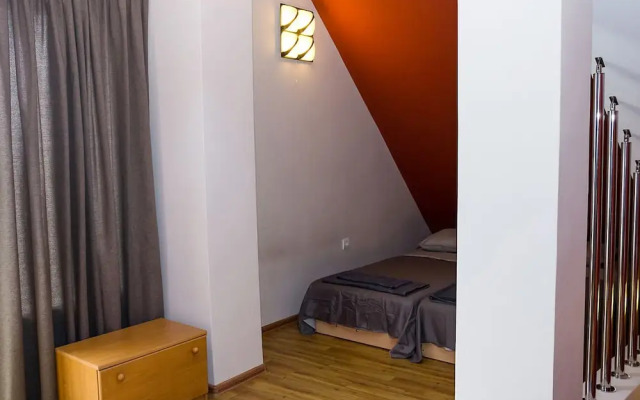 FM Deluxe 1-BDR Maisonette with Terrace