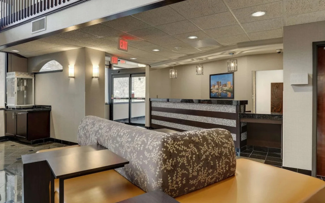 Drury Inn and Suites Northwest Columbus
