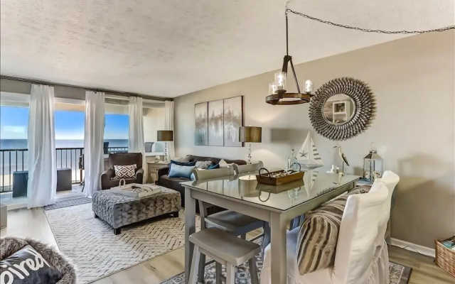 Coral Sands Beautiful Condominium by RedAwning