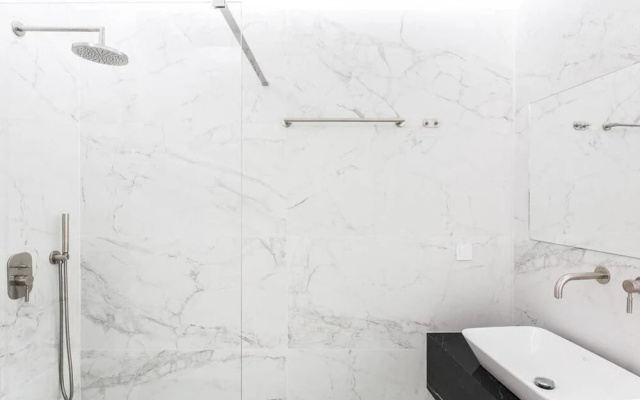Stunning Renovation In Plaka For 4Guests