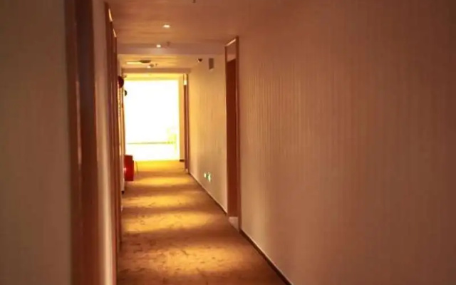 IU Hotel Neijiang High-speed Passenger Terminal Qiujiazui Overpass