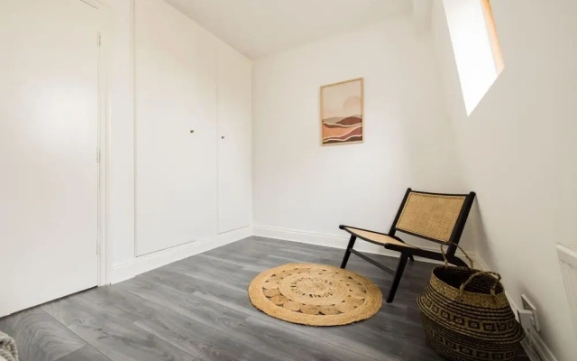 Stylish 2 Bedroom Apartment - Shepherd s Bush