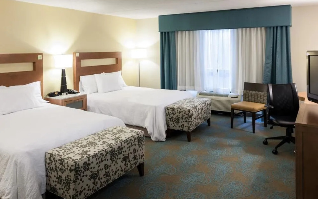Hampton Inn & Suites Forest Park