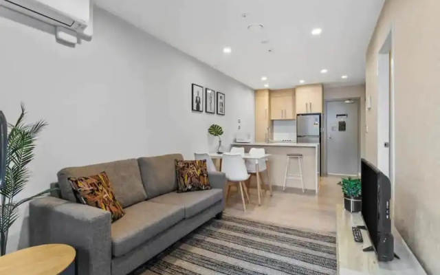 Stunning 2BR w/ Views Near Sky Tower- Zodiak Stays