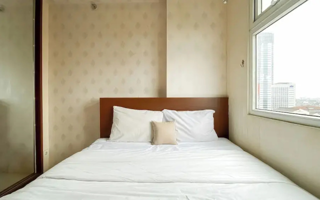 Strategic And Homey 2Br Green Pramuka Apartment