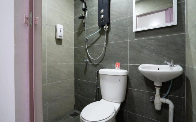 OYO 44093 VRM Hotel
