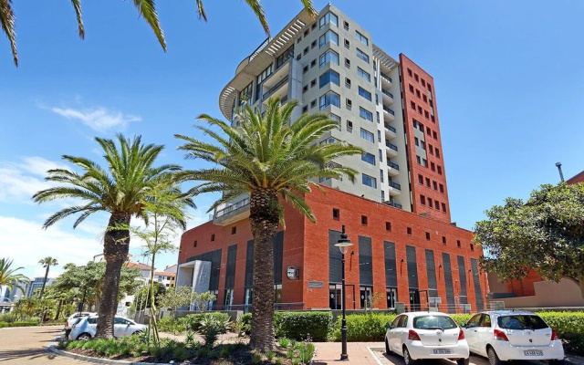 Manhattan Suites 703