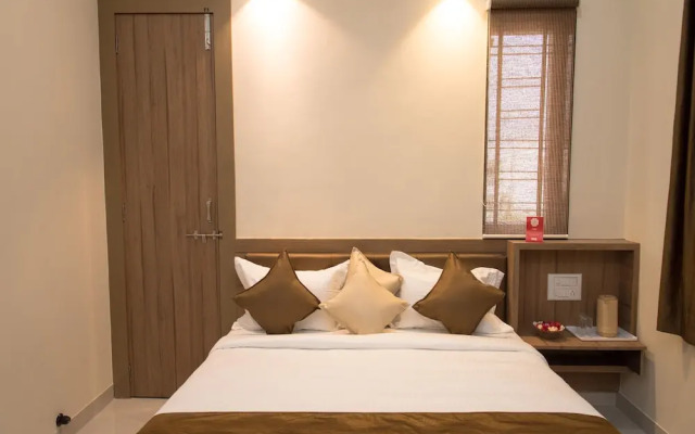 OYO 13273 Home Luxury Stay Airport Road