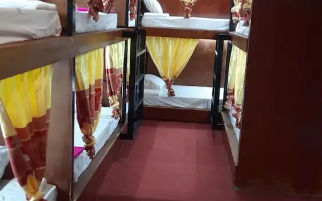 RD Hostel & Restaurant
