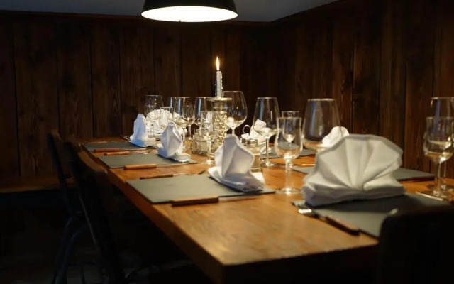 Mara Restaurant & Hotel