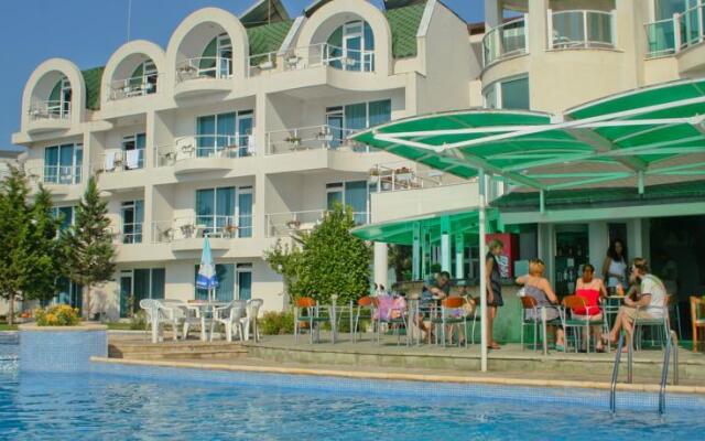 Peter Hotel Равда вид на фасад