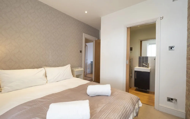Sail Away - 2-Bed Apartment by the Beach